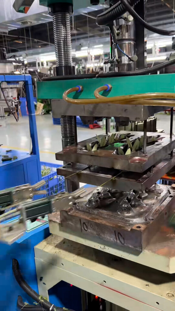 Home 序列 01.00 00 43 00.Still002 576x1024