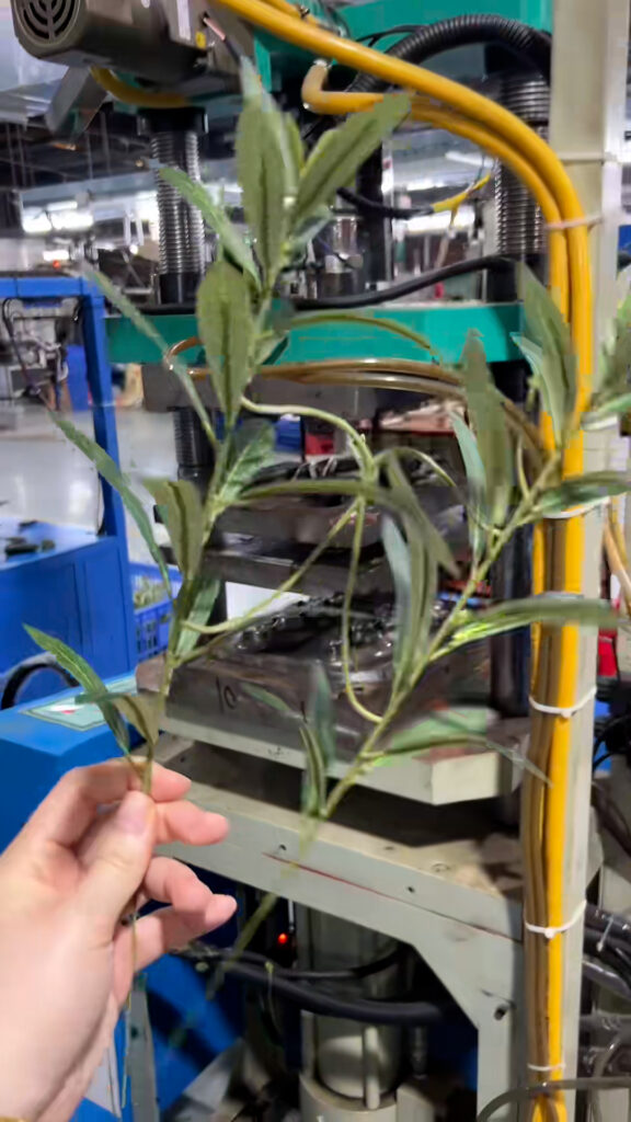 Home 序列 01.00 00 45 03.Still003 576x1024